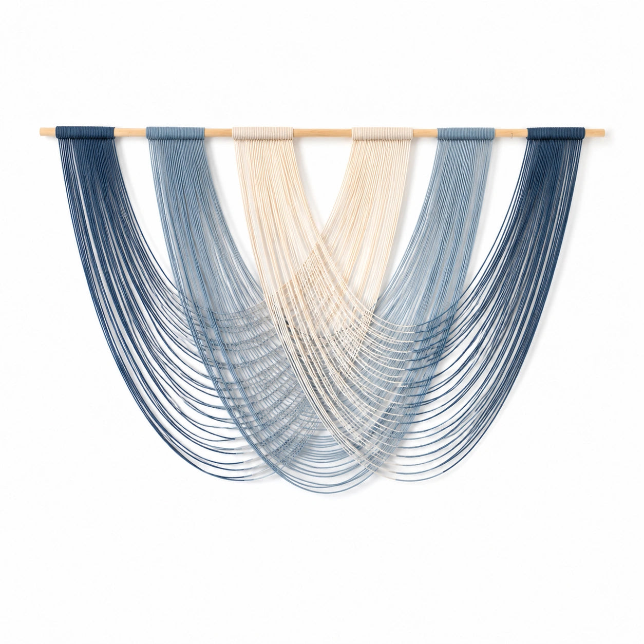 Arazzo da parete 110 x 95 cm in cotone blu e beige con asta in legno stile boho